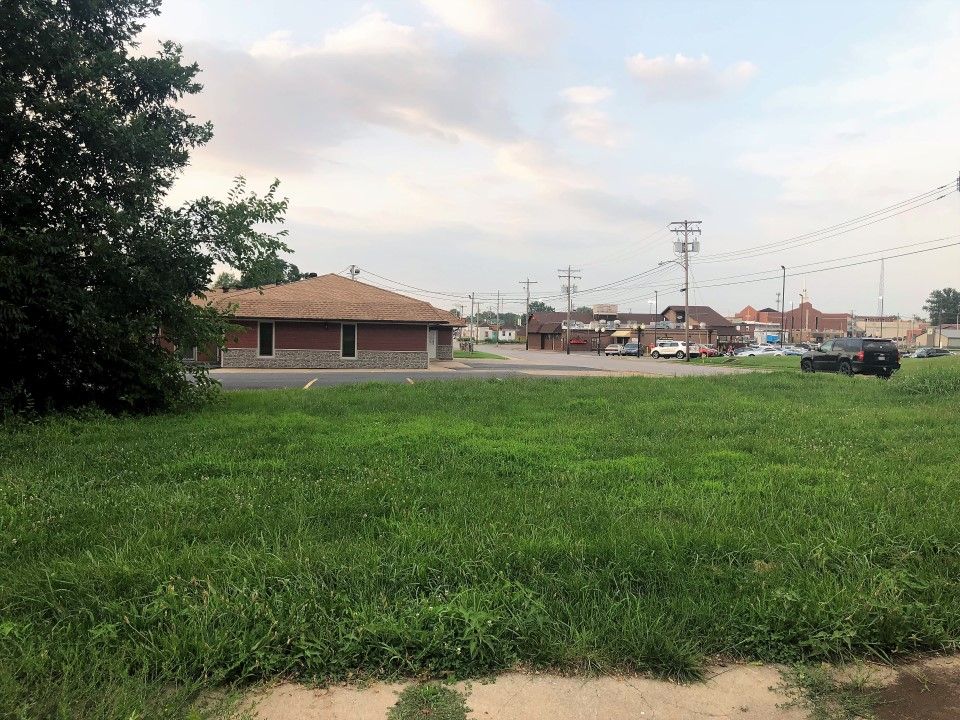 308 S Court St, Marion, IL 62959